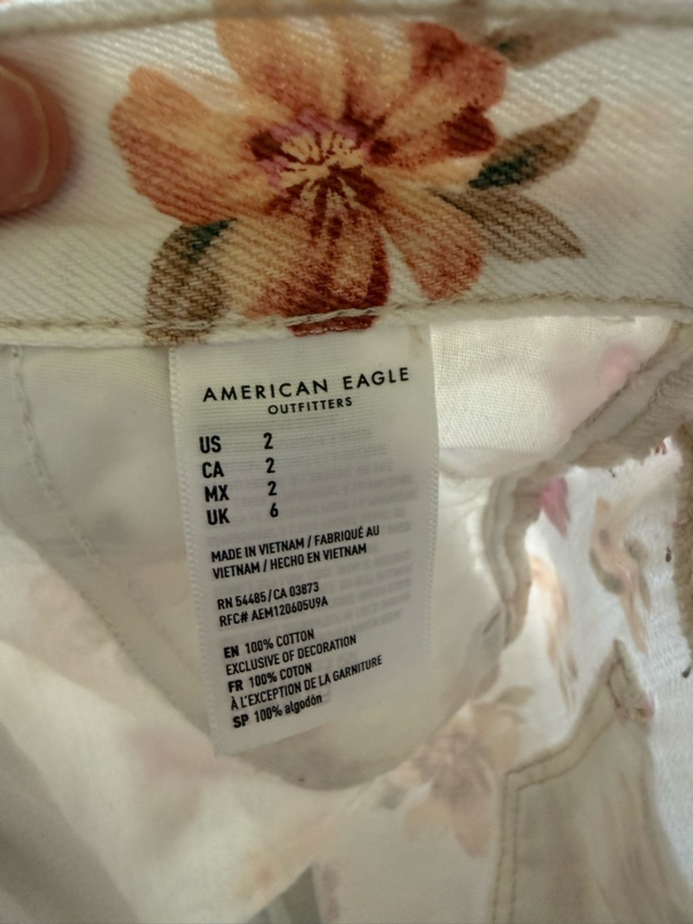 American Eagle White Floral Print Mom  Shorts Size 2 - Picture 8 of 8